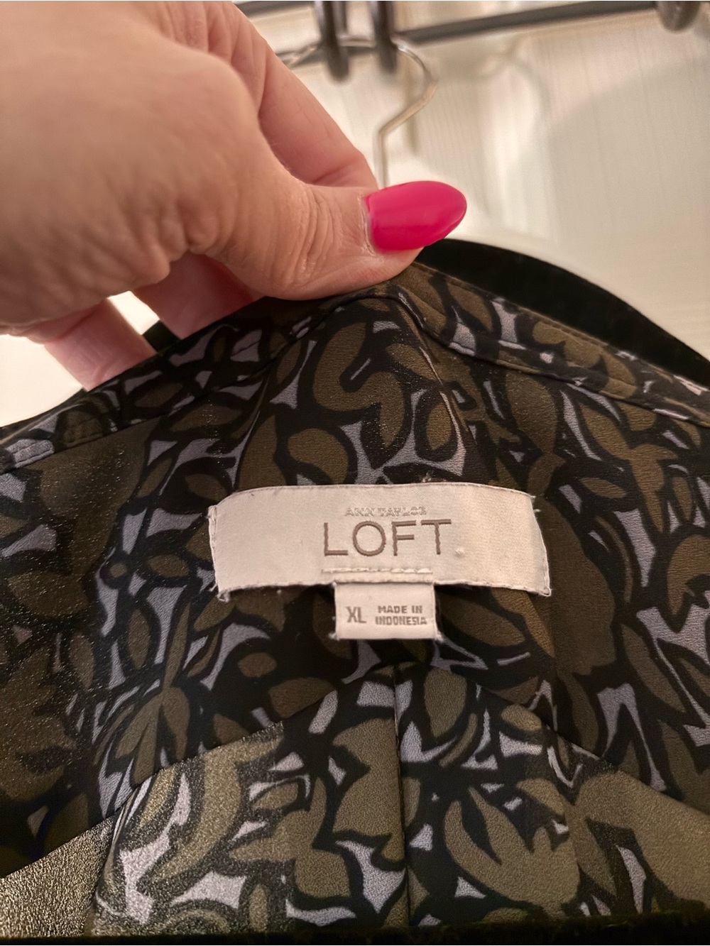 LOFT Olive and Black Floral Sleeveless Camisole - Picture 3 of 3